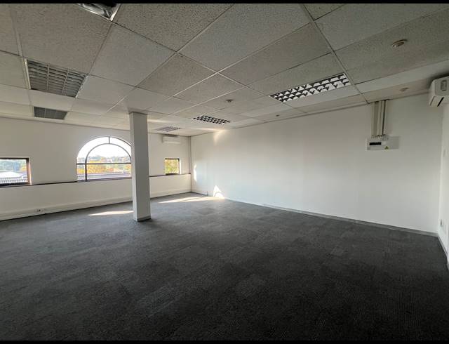 57M² OFFICE TO LET IN HYDE PARK